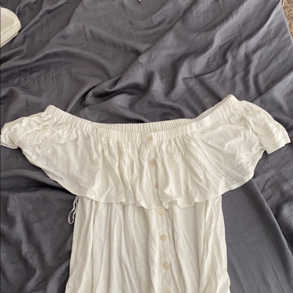 AMERICAN EAGLE OFF THE SHOULDER WHITE TOP